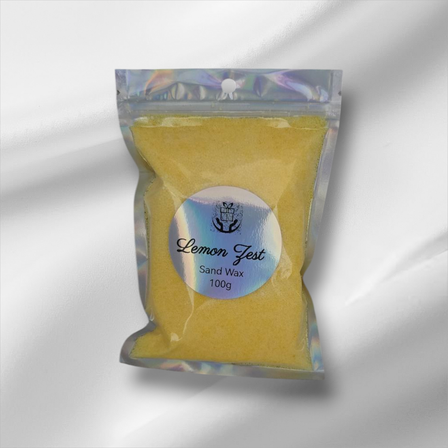 This fragrance has a little slice of summer: Lemon, lime and orange are showcased by blades of grass, windy pine and a wisp of rose will leave any room smelling fresh and zesty.