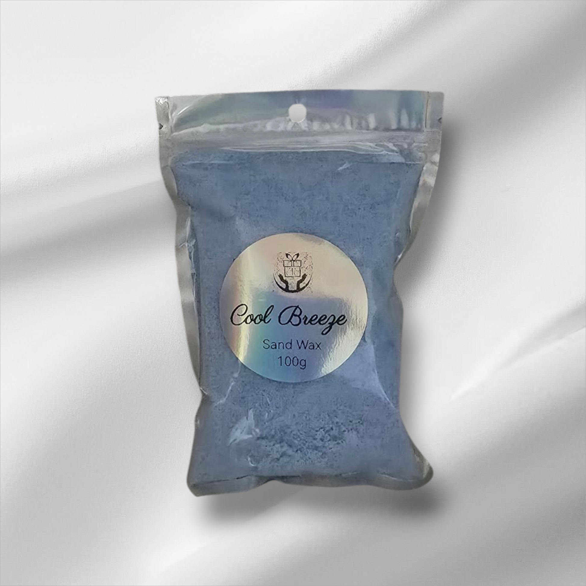 Cool and refreshing aquatic notes deepened with water lilies and ocean breezes. 